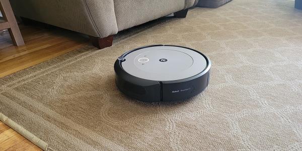 Roomba i1 cleaning carpet