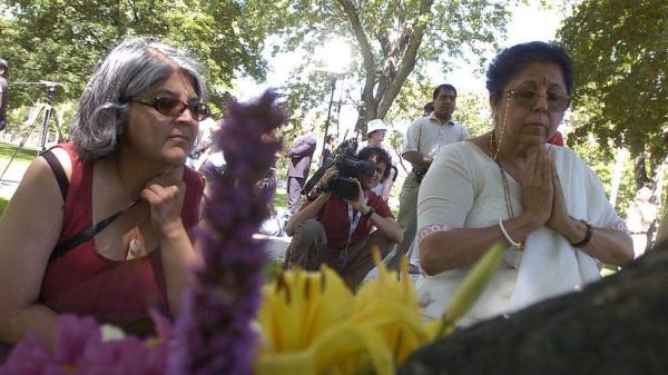 06/23/05 - TORONTO, o<em></em>nTARIO -Kavita Berry and daughter (on left) Sujata Berry pray and mourn the loss of her son/brother, Sharad Berry,16 yrs at the time at the 1985 Air India tragedy. Air India commemoration at noon on the lawn of Queen's Park, wher<em></em>e the plaque is next to the tree that was planted for the victims 15 years ago.