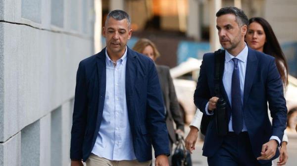 Spanish FA's Marketing Director, Ruben Rivera (L), arrives at the Spanish Natio<em></em>nal Court to testify as a suspect for the alleged coercion against player Jenni Hermoso