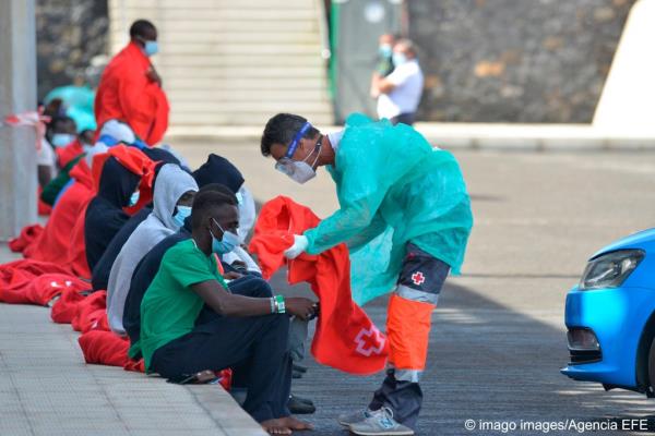 Fifty people were brought to safety at the port of Restinga, El Hierro, Canary Islands, Spain on October 4, 2021, after being rescued at sea by Spanish maritime authorities | Photo: IMAGO/Agencia EFE