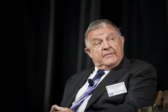 Billio<em></em>naire Bruce Mathieson snr has led a campaign against Endeavour Group chairman Peter Hearl.