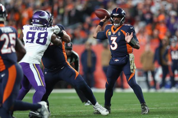 Bro<em></em>ncos quarterback Russell Wilson led a go-ahead drive in the final minutes to lead his team to a win. (Photo by Matthew Stockman/Getty Images)