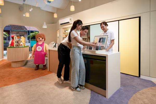 Visitors explore LG Electronics' experience zone, called “Another Saigon,” in Ho Chi Minh, Vietnam. (LG Electronics)