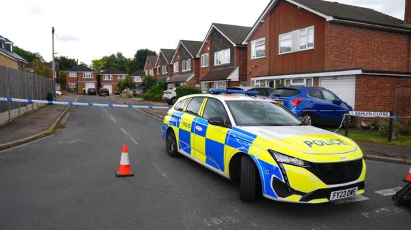 Police at the scene in Ashlyn Close, Bushey.</p>

<p>　　Pic:PA