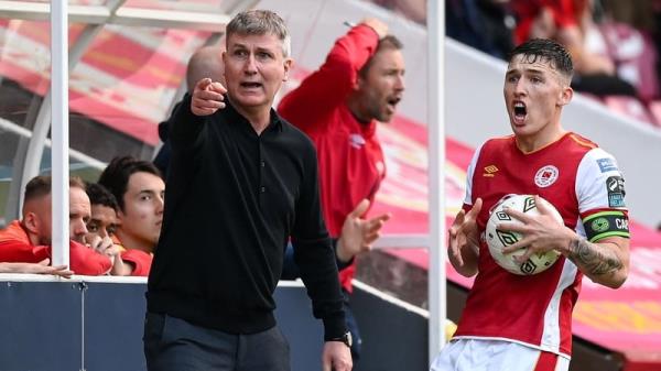 St Patrick's Athletic manager Stephen Kenny and Joe Redmond, right, during the game against Derry City at Richmond Park