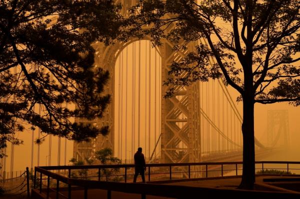 Brooklyn Bridge in smoke haze