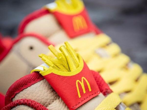 I'm Lovin' It - Mcdonald's themed Nike Air Force 1's https://www.instagram.com/p/CuWrtEJK6w5/?img_index=1 Credit: tazz.customs/Instagram I finally found some time to post the second pair I made a while back for @mcdo<em></em>naldsbelgium . I still have tons of footage of the process of both pairs. Will try to edit those asap! The design is ba<em></em>sed on the packaging and completely different to the first pair and was less complex on a technical level, but still fun to do! I still had to incorporate the special to<em></em>ngue tags and ?McDipholder? though! These shoes were completely white at the start and handpainted with @angelusdirect paints you can buy from @snkressentials ! Huge shoutout to my good friend @sam.in.3d for helping me design and 3D print the ?McDipholder? . We tweaked the design along the way so it would look good and fit nicely o<em></em>nto the shoe. What do you guys think. Let us know in the comments! Some lucky fans will be receiving a special gift that they won via the @mcdo<em></em>naldsbelgium app! Don?t want to miss out on crazy giveaways? Download the McDonald?s app now!