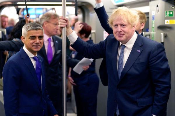 British Prime Minister Boris Johnson and Mayor of Lo<em></em>ndon Sadiq Khan in a Lo<em></em>ndon station