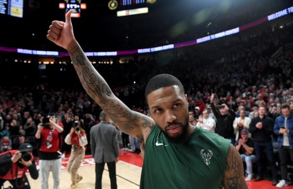 Damian Lillard gives a thumbs up to the Portland crowd on Wednesday.