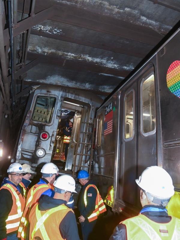 Scene of collision and derailment north of 96 St on the 1 line on Thursday, Jan 4, 2024