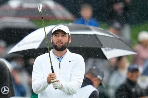 Scottie Scheffler warms up before the second round of the PGA Championship.