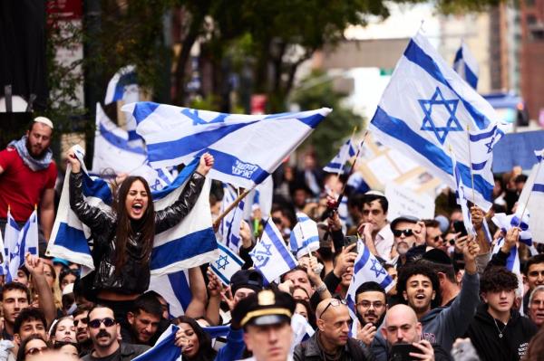 Pro-Israel supporters attend a rally near the Co<em></em>nsilate General of Israel on Mo<em></em>nday Oct. 9 in NYC.