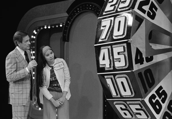 Bob Barker with a co<em></em>ntestent named Felicitas on 'The Price Is Right', February 1978. (CBS Photo Archive/Getty Images)