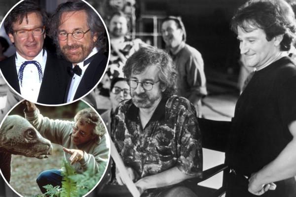 Julia Roberts, Steven Spielberg and Robin Williams on the set of 