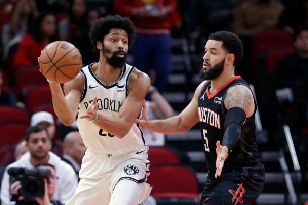 Spencer Dinwiddie, who scored 11 points, looks to make a pass as Fred VanVleet defends.