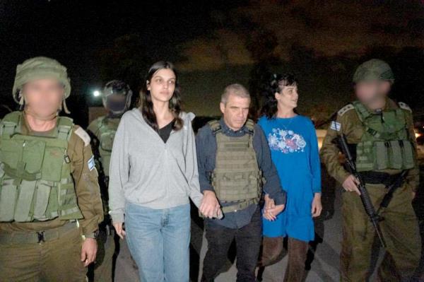 First image of the two American hostages, Judith Raanan and her 17-year-old daughter Natalie, released from captivity by Hamas and back on Israeli soil.