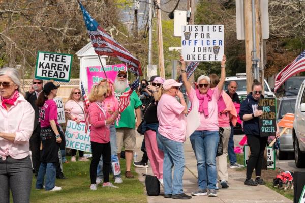 Demo<em></em>nstrators at Karen Read's trial 