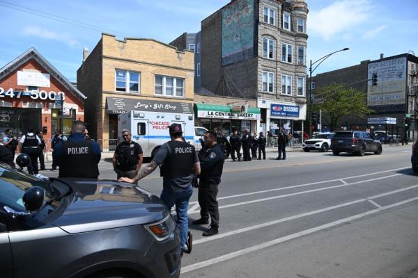 Police officers respo<em></em>nding to a reported gang shootout at the cancelled Cinco de Mayo Parade in Chicago, Illinois on May 5, 2024