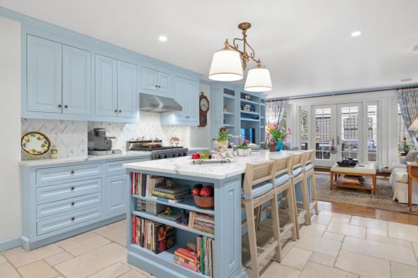 Another cool chef's kitchen -- this one on E. 69th St. 