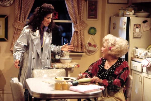 Fran Drescher and Renee Taylor as Fran and Sylvia in an episode of 