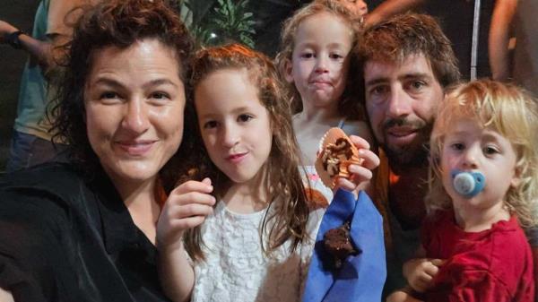 Tamar Kedem-Siman Tov , her husband Yonatan, daughters Shachar and Arbel and son, Omer.