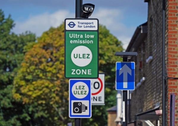 File photo dated 17/08/2023 of an information sign for the Ultra Low Emission Zone (Ulez) on Brownhill Road in Lewisham, south London. London's clean air zone will expand on August 29, but the plan has become a divisive political issue in recent months. The Prime Minister has thrown his weight behind Tory backbenchers sceptical of the Ultra Low Emission Zone (Ulez) expansion, which will see the zone cover all of greater London. Labour meanwhile appears to have internal disagreements over the party's support for Ulez, with fears that backing similar zo<em></em>nes across the UK could be a vote loser at the next general election. Issue date: Sunday August 27, 2023. PA Photo. See PA story TRANSPORT Ulez Politics. Photo credit should read: Yui Mok/PA Wire