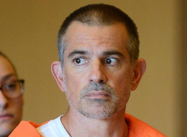 Prosecutors say Dulos’ estranged husband, Fotis Dulos, killed her at her home in New Canaan and drove off with her body.</p>

<p>　　