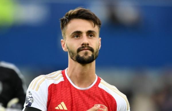 LIVERPOOL, ENGLAND - SEPTEMBER 17: Fabio Vieira of Arsenal acknowledges the fans after the team's victory in the Premier League match between Everton FC and Arsenal FC at Goodison Park on September 17, 2023 in Liverpool, England. (Photo by Stuart MacFarlane/Arsenal FC via Getty Images)