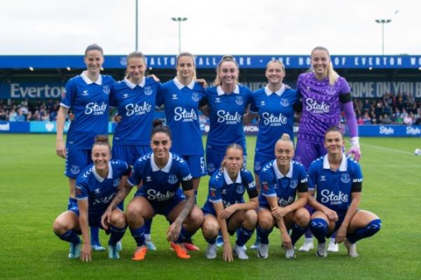 Everton women's team photo