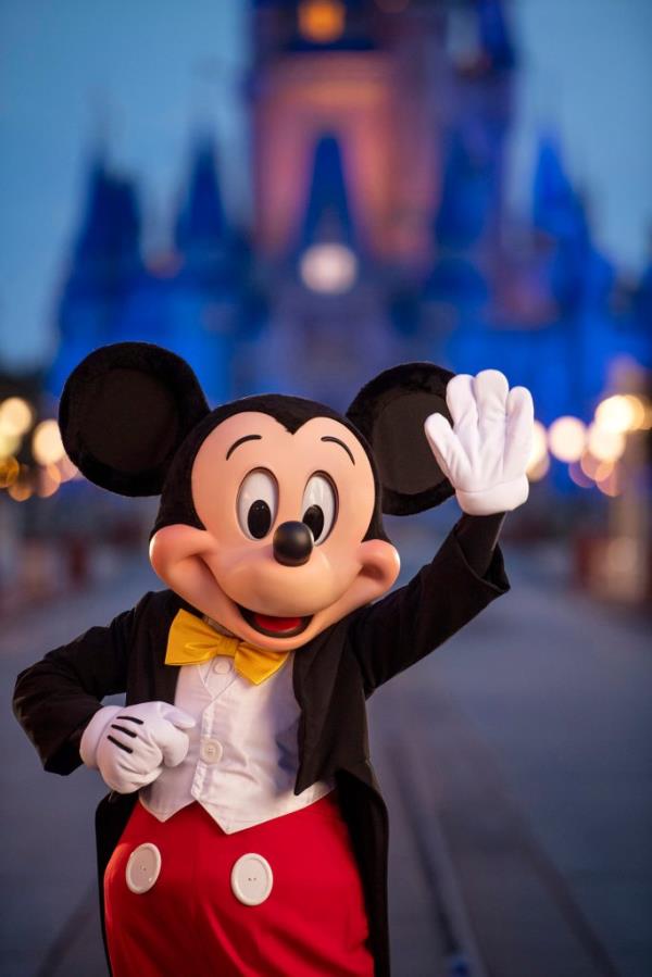 Mickey waving at the theme park. 