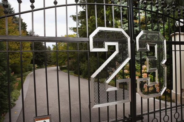 Michael Jordan appears to have found a prospective buyer for his lavish Chicago mansion that boasts No. 23 guests.