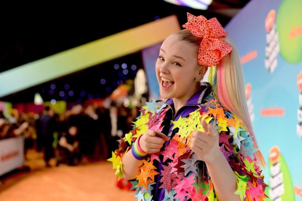 JoJo Siwa attends Nickelodeon's 2019 Kids' Choice Awards