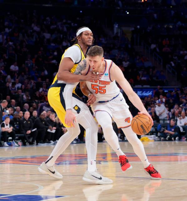 Knicks center Isaiah Hartenstein dribbles against the Pacers' Myles Turner in Game 1.