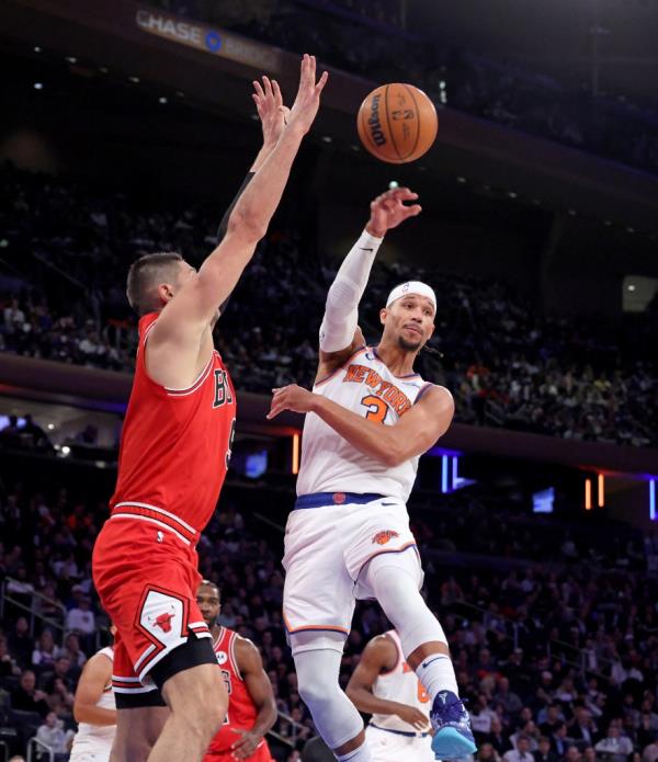 Chicago Bulls center Nikola Vucevic #9 defends as New York Knicks guard Josh Hart #3 makes a jumping pass during the third quarter.