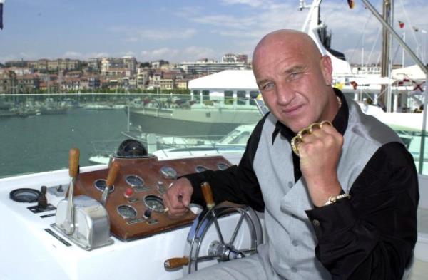 DAVE COURTNEY Former Lo<em></em>ndon gangster who is in Cannes to promote two films in which he stars, Cannes Film Festival, France, 13th May 2001. half length gold knuckle duster CAP/PL ?Phil Loftus/Capital Pictures