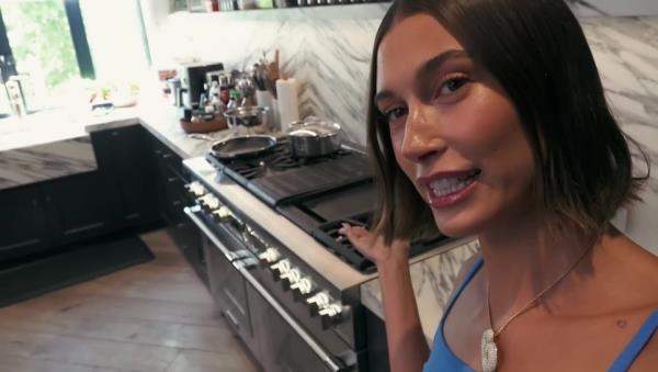 Hailey Bieber - a tour of my kitchen! Nov 8, 2023 hi everyone! i've seen some comments asking for a kitchen tour, and i'm excited to finally share that with you all! watch this video to see a peek at one of my favorite rooms in the house! Thank you to HexClad for spo<em></em>nsoring this video! Click below to shop! https://hexclad.com/hb2 https://www.youtube.com/watch?v=bwDiG5d2a2Y