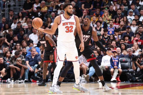 Karl-Anthony Towns looks to pass during the Knicks' win over the Heat on Oct. 30, 2024. 