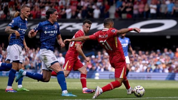 Mo Salah prods home Liverpool's second goal