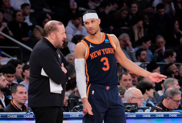 Josh Hart, who had 10 points, 10 rebounds and 10 assists, talks with Tom Thibodeau during the Knicks' 118-103 win over the Jazz.