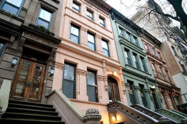 This latest report found that to rent a typical home in Manhattan without spending more than 30% of your income on housing, you’d need to earn $178,880 per year.</p>

<p>　　