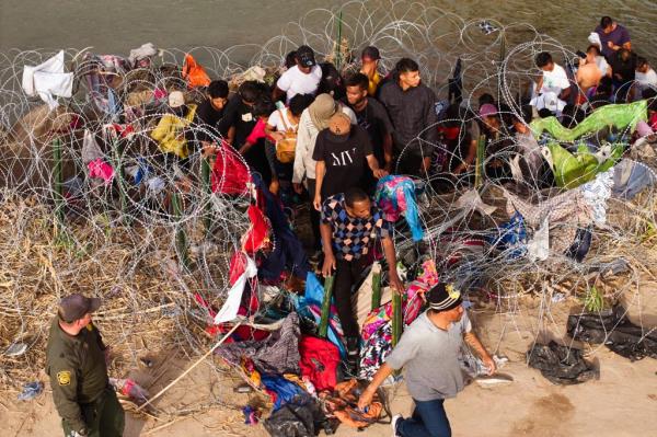 The federal government has been granted the right to cut Texas' razor wire fencing, but the Lone Star State remains defiant. 