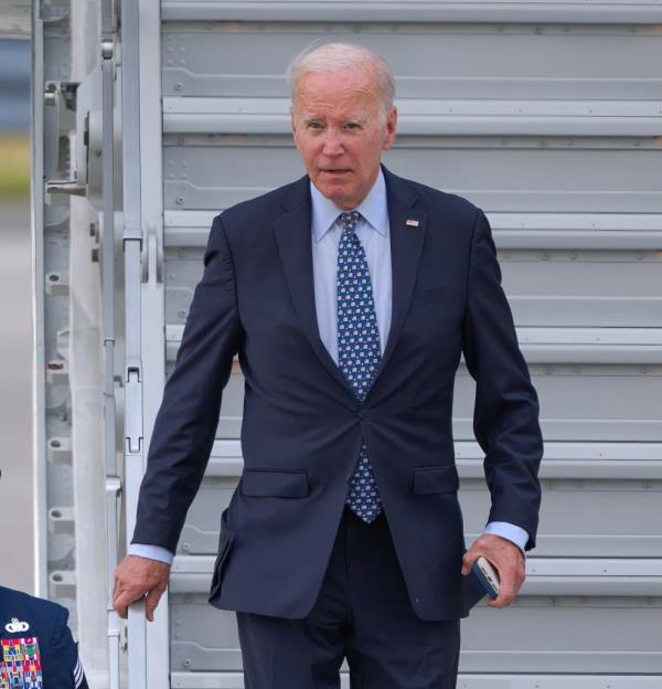 President Joe Biden disembarks Air Force One at John F. Kennedy Internatio<em></em>nal Airport on September 17, 2023 in New York City. (Photo by James Devaney/GC Images)</p>

<p>　　Celebrity Sightings In New York City - September 17, 2023