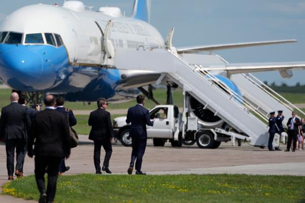 Republican vice presidential nominee JD Vance walking towards Air Force Two at Chippewa Valley Regio<em></em>nal Airport