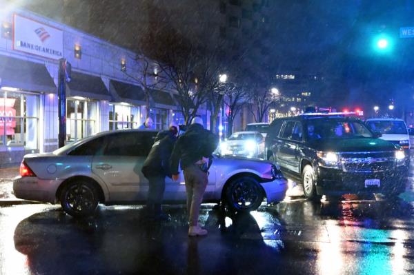 Members of the US Secret Service rush to a car