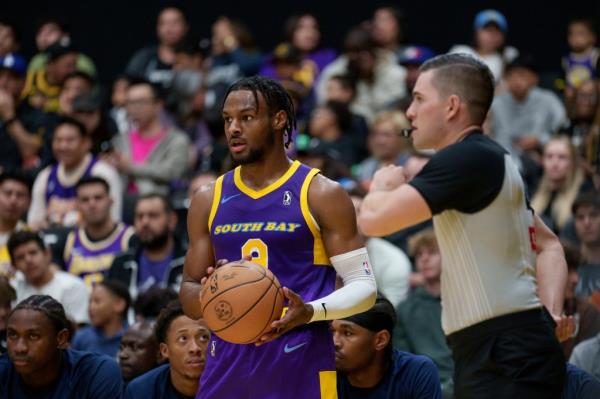 Bro<em></em>nny and the South Bay Lakers won over the Salt Lake City Stars on Saturday.