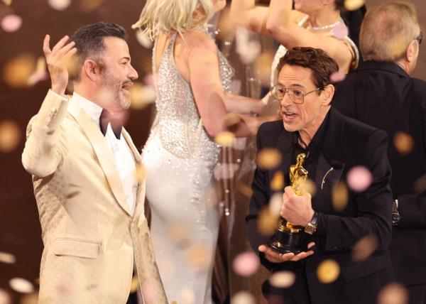 Robert Downey Jr. with Jimmy Kimmel at the 2024 Oscars. 