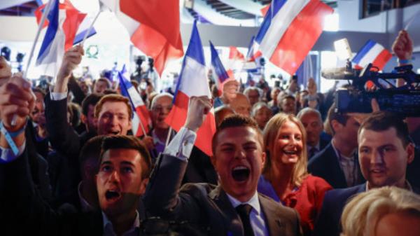 Supporters of the French far-right Natio<em></em>nal Rally (Rassemblement Natio<em></em>nal - RN) party react after the polls closed during the European Parliament elections, in Paris, France, June 9, 2024. REUTERS/Sarah Meyssonnier</p>

<p>　　