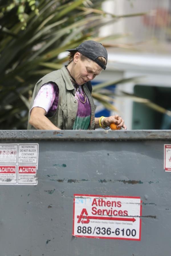 Homeless ex-model Loni Willison seen dumpster-diving amid addiction battle