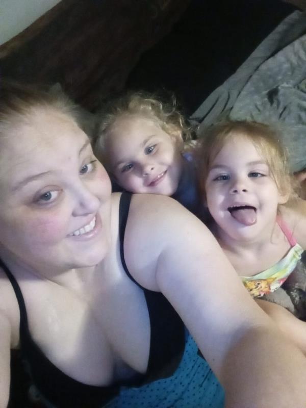 Callie Brunett pictured with her two daughters Jalie and Erin</p>

<p>　　*Missing little girl, 4, Erin Brunett found dead, 6 y/o sister Jalie rescued alive after frantic search for kidnapped kids