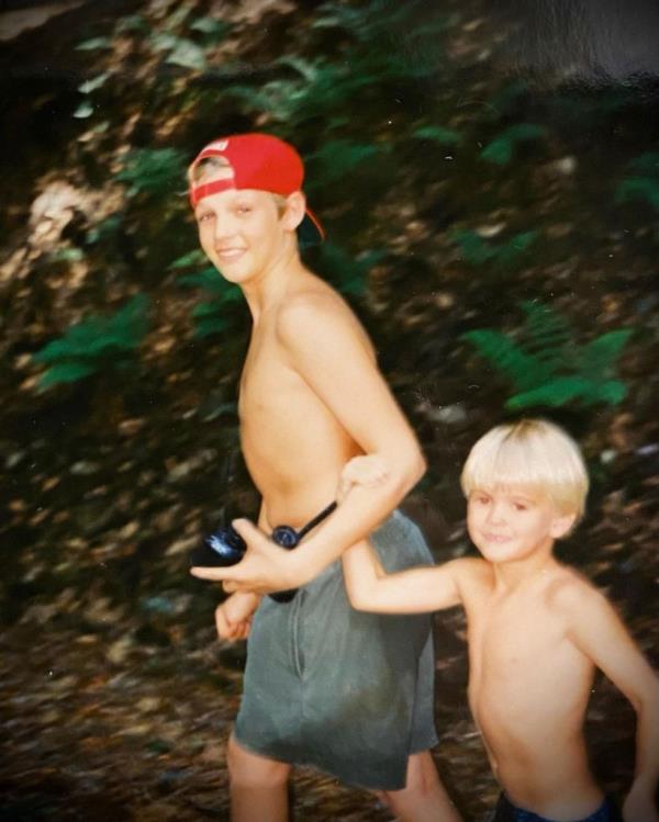 Nick and Aaron Carter as kids. 